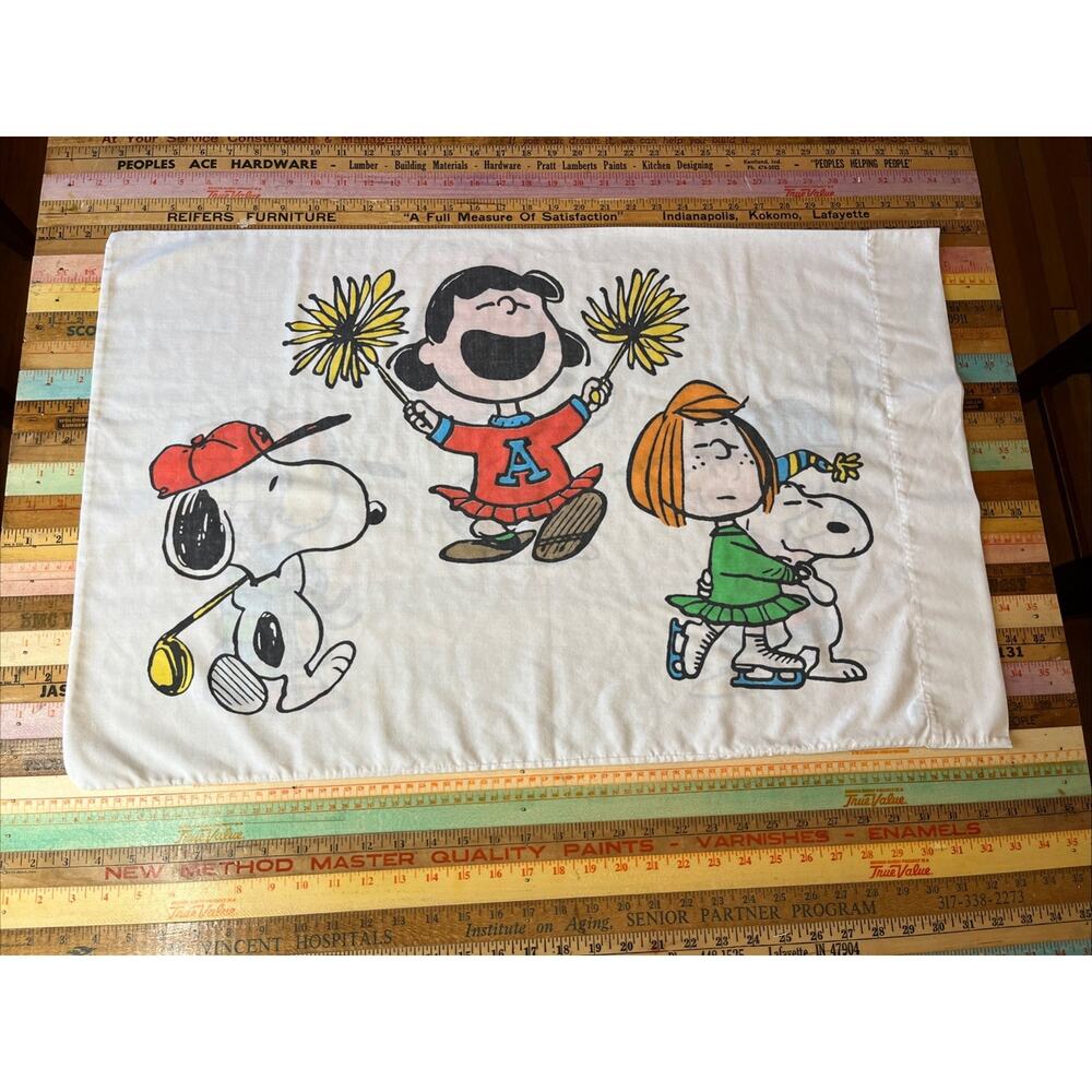 Vintage Peanuts Gang Pillowcase 70s Montgomery Ward Muslim Snoopy Charlie Brown